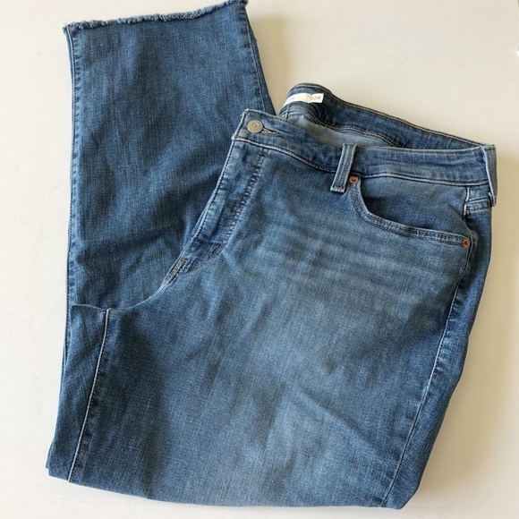Levis Womens Plus Medium Wash Distressed Frayed Boyfriend Jeans Sz 22W - Picture 2 of 11